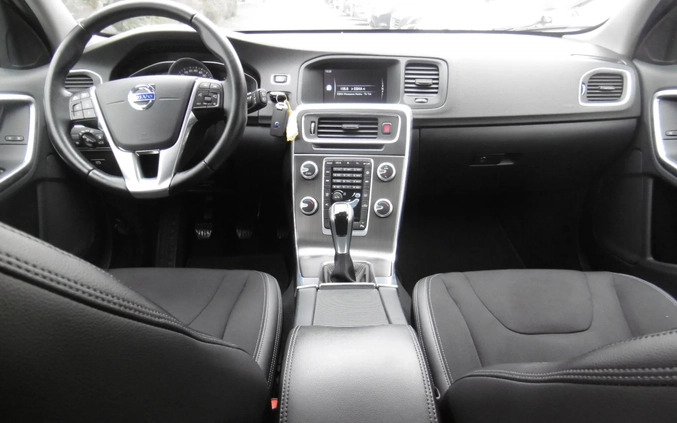 Volvo V60 cena 38900 przebieg: 274213, rok produkcji 2015 z Nowe Warpno małe 781